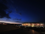 Vista do estádio Soccer City, em Johanesburgo, à noite